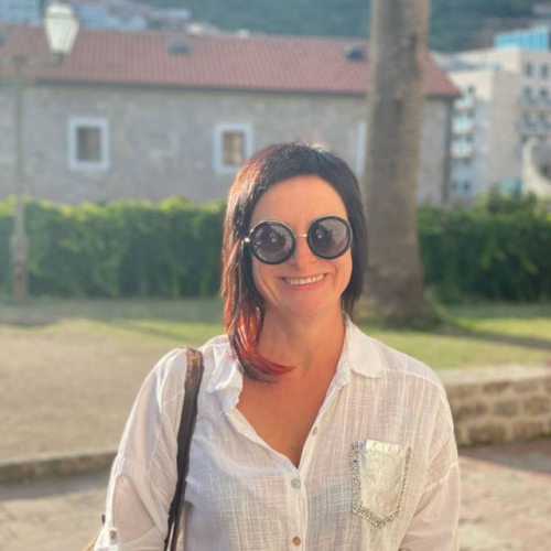 Testimonial from Isabella Harding about AI content platform